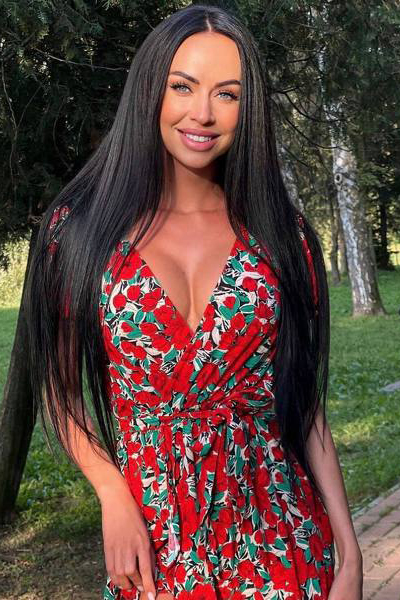 Alluring Osia, 33 y.o. from Lviv, Ukraine with Black hair — VeronikaLove