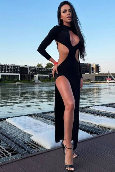 Alluring Osia, 34 y.o. from Lviv, Ukraine with Black hair — VeronikaLove