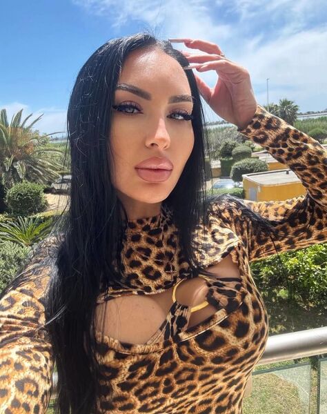 Charming Yuliia, 37 y.o. from Kyiv, Ukraine with Black hair — VeronikaLove