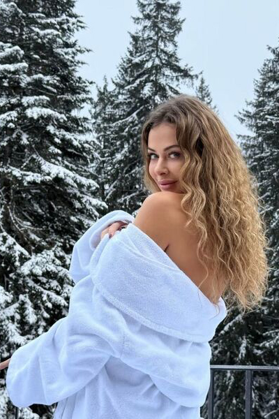 Dynamic Yuliia, 39 y.o. from Cherkasy, Ukraine with Blonde hair — VeronikaLove