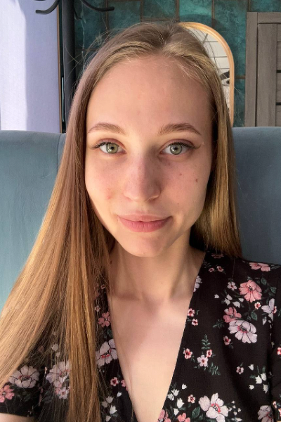 Radiant Aleksandra, 25 y.o. from Dnipro, Ukraine with Chestnut hair — VeronikaLove