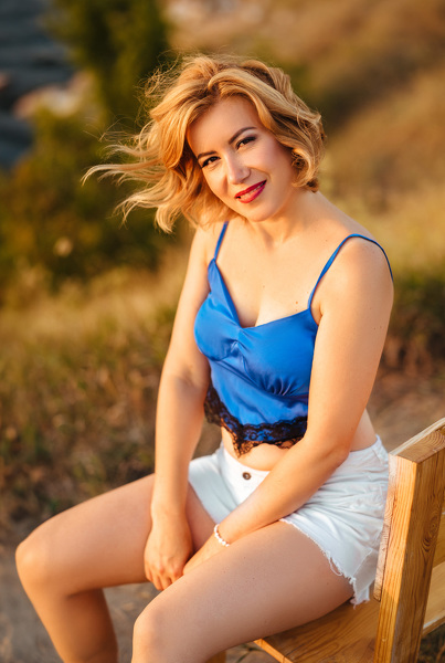 Dazzling Charm: Elena, 45 y.o. from Mykolaiv, Ukraine — VeronikaLove