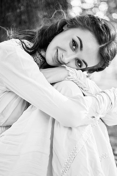 Elegant Enchantment: Dariia, 30 y.o. from Kharkiv, Ukraine — VeronikaLove