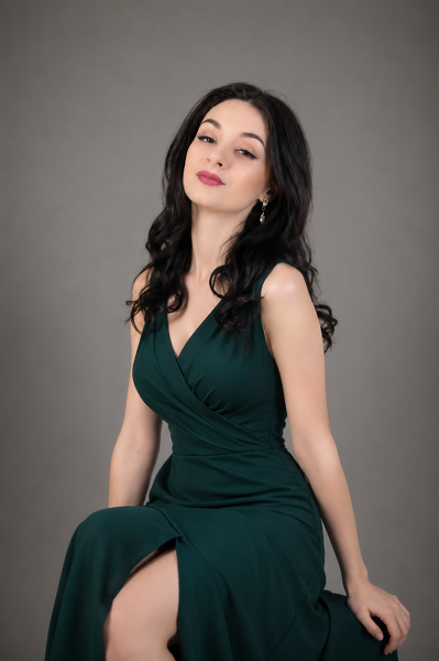 Elegant Enchantment: Dariia, 30 y.o. from Madrid, Spain — VeronikaLove