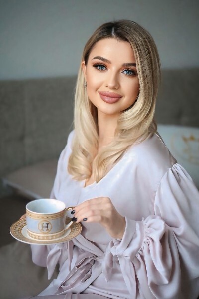 Enchanting Iryna, 29 y.o. from Lviv, Ukraine with Blonde hair — VeronikaLove