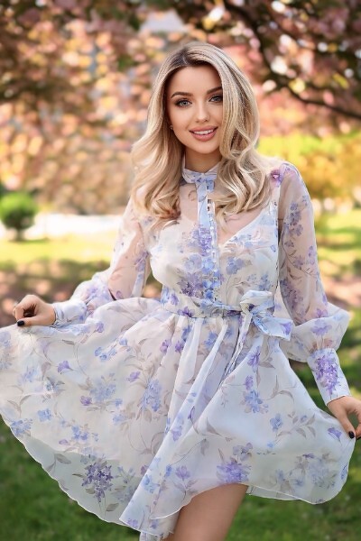 Enchanting Iryna, 29 y.o. from Lviv, Ukraine with Blonde hair — VeronikaLove