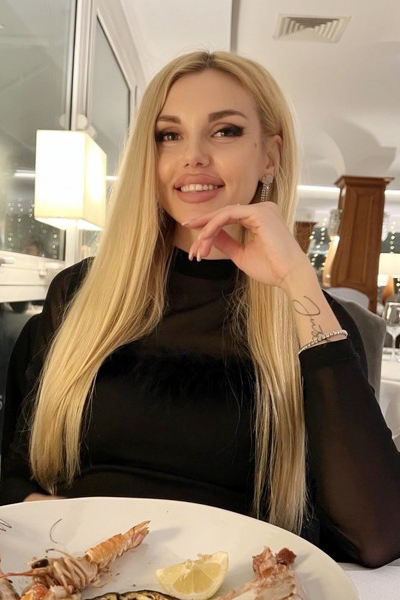 Captivating Elegance: Yuliya, 37 y.o. from Sumy, Ukraine — VeronikaLove