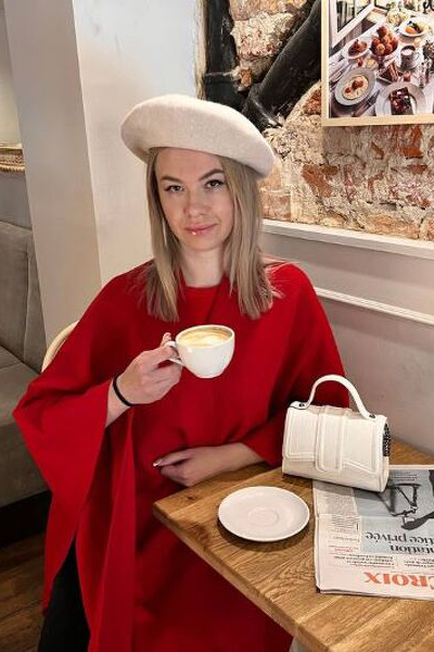 Sparkling Essence: Julia, 28 y.o. from Warszawa, Poland — VeronikaLove