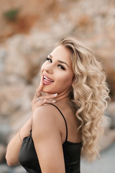 Radiant Charm: Anna, 44 y.o. from Kharkiv, Ukraine — VeronikaLove