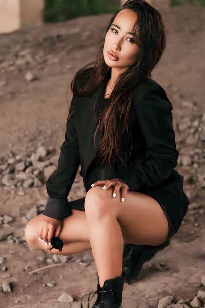 Enchanting Anara, 30 y.o. from Astana, Kazakhstan with Chestnut hair — VeronikaLove