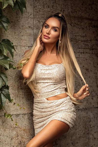 Magnetic Appeal: Wioleta Constacja, 36 y.o. from Warszawa, Poland — VeronikaLove