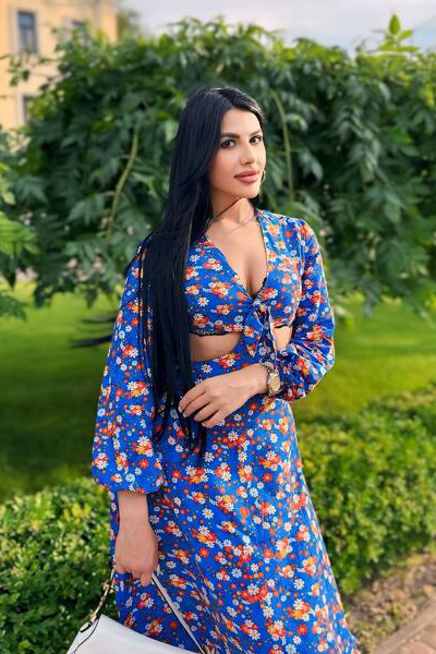 Dynamic Luiza, 30 y.o. from Kharkiv, Ukraine with Black hair — VeronikaLove