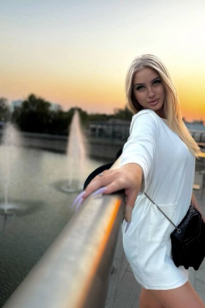 Timeless Grace: Veronika, 20 y.o. from Kyiv, Ukraine — VeronikaLove