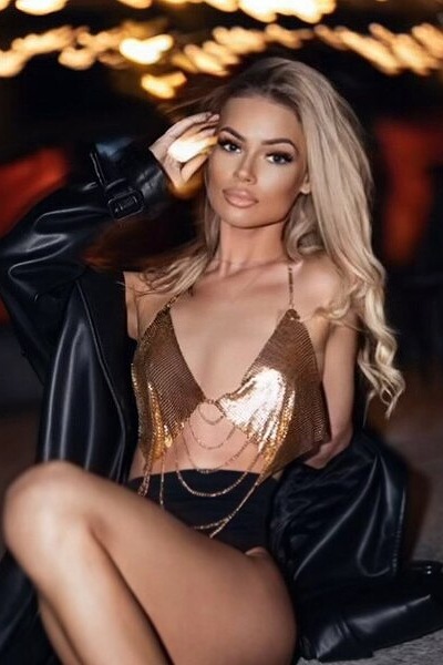 Whimsical Aurika, 28 y.o. from Zaporizhzhia, Ukraine with Blonde hair — VeronikaLove