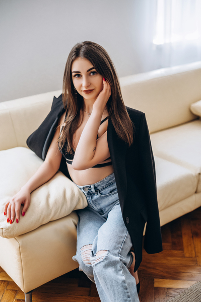 Captivating Ivanna, 21 y.o. from Plzen, Czech Republic with Light-brown hair — VeronikaLove