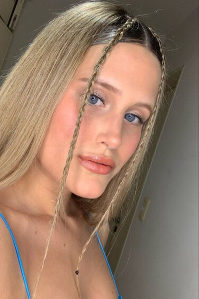 Mystical Presence: Maria, 26 y.o. from London, United Kingdom — VeronikaLove