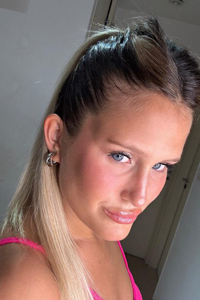 Mystical Presence: Maria, 26 y.o. from London, United Kingdom — VeronikaLove