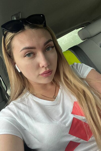 Divine Presence: Vitalina, 27 y.o. from Khmelnytskyi, Ukraine — VeronikaLove