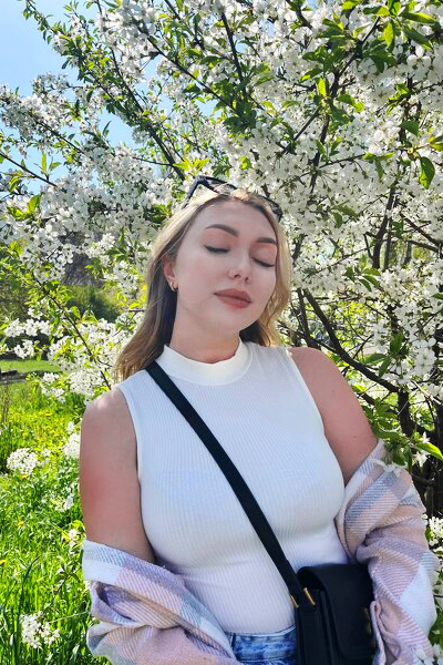 Divine Presence: Vitalina, 27 y.o. from Khmelnytskyi, Ukraine — VeronikaLove
