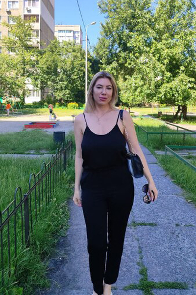 Joyful Yulia, 41 y.o. from Kyiv, Ukraine with Blonde hair — VeronikaLove