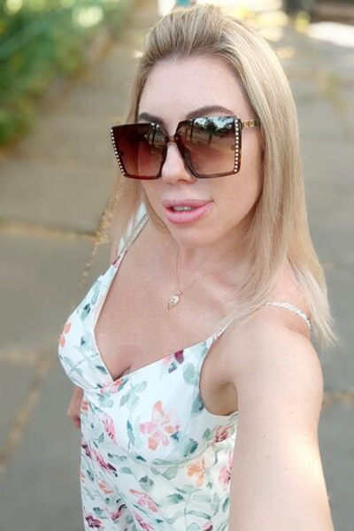 Joyful Yulia, 41 y.o. from Kyiv, Ukraine with Blonde hair — VeronikaLove