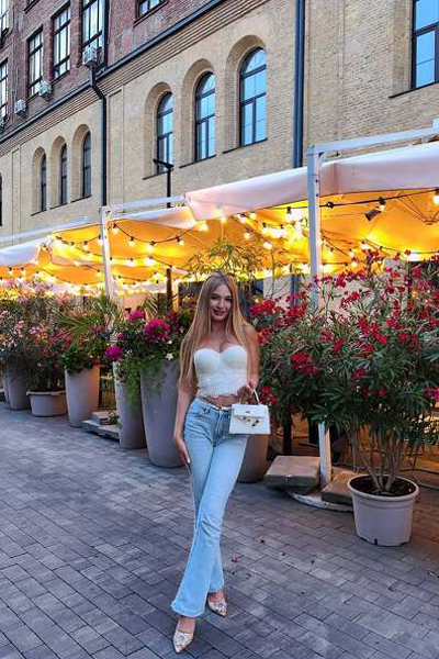 Radiant Allure: Olha, 24 y.o. from Kyiv, Ukraine — VeronikaLove