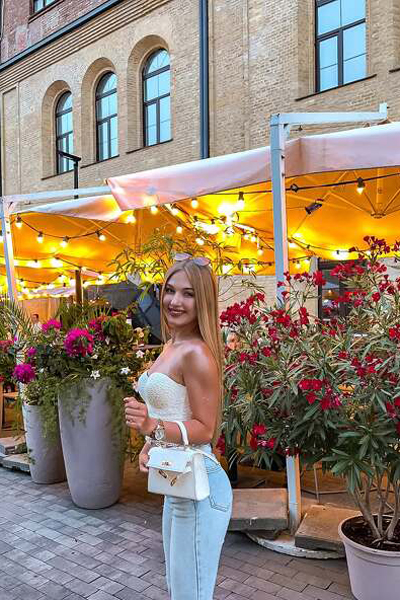Radiant Allure: Olha, 24 y.o. from Kyiv, Ukraine — VeronikaLove
