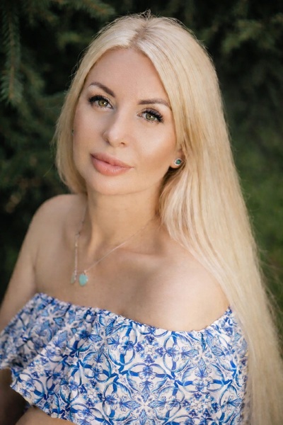 Vivacious Vision: Tetiana, 50 y.o. from , United Kingdom — VeronikaLove