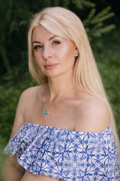 Vivacious Vision: Tetiana, 50 y.o. from , United Kingdom — VeronikaLove
