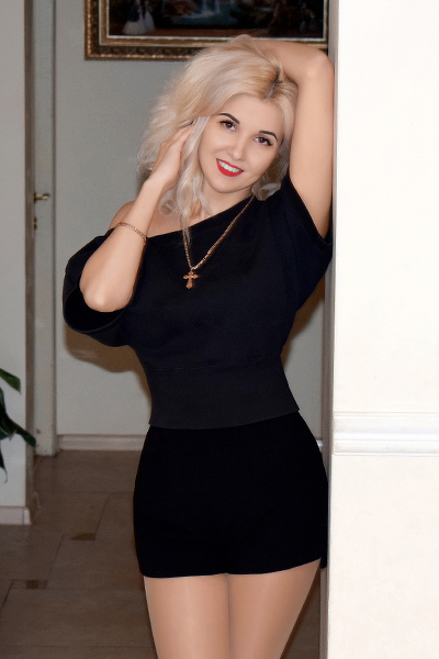 Captivating Anna, 39 y.o. from Kyiv, Ukraine with Blonde hair — VeronikaLove