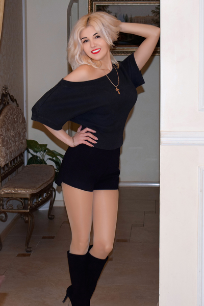 Captivating Anna, 39 y.o. from Kyiv, Ukraine with Blonde hair — VeronikaLove