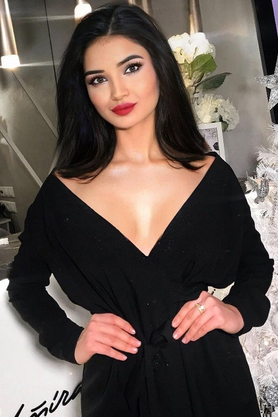 Elegant Marina, 25 y.o. from Uman, Ukraine with Black hair — VeronikaLove