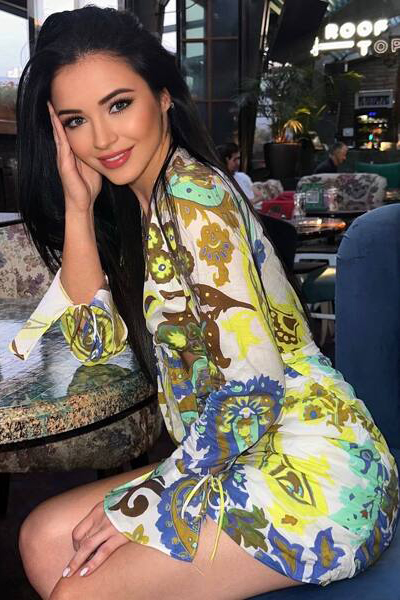 Elegant Marina, 26 y.o. from Uman, Ukraine with Black hair — VeronikaLove