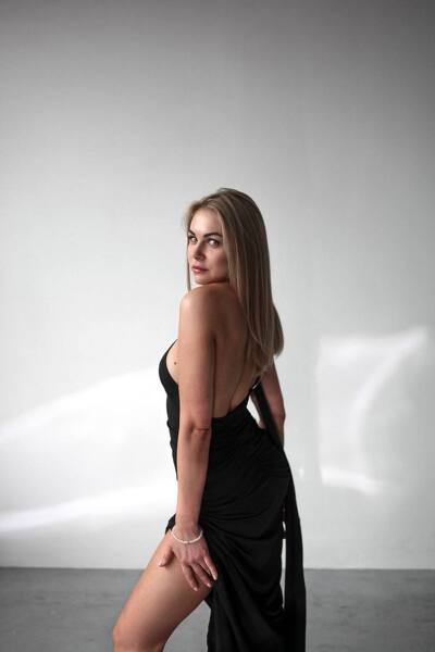 Mystical Allure: Valeria, 32 y.o. from Dortmund, Germany — VeronikaLove