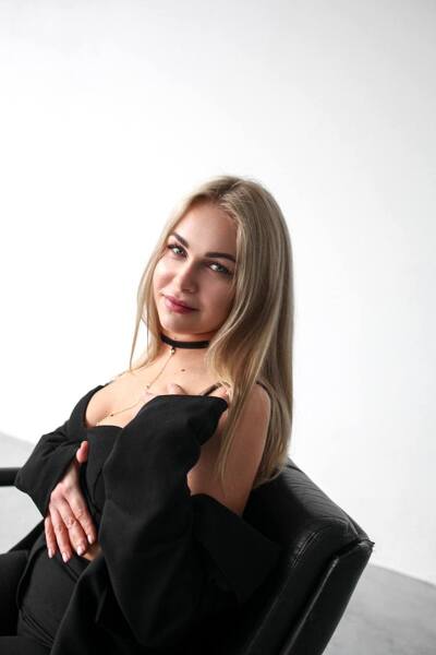 Mystical Allure: Valeria, 32 y.o. from Dortmund, Germany — VeronikaLove