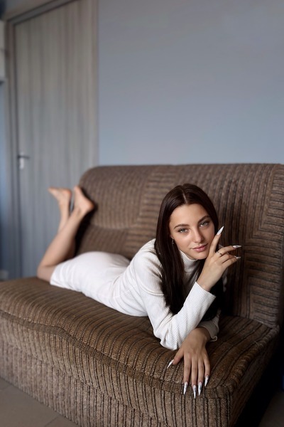 Dynamic Elizaveta, 19 y.o. from Bila Tserkva, Germany with Chestnut hair — VeronikaLove