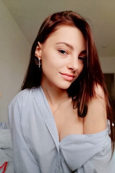 Dynamic Elizaveta, 19 y.o. from Bila Tserkva, Germany with Chestnut hair — VeronikaLove