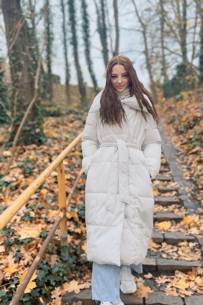 Dynamic Elizaveta, 19 y.o. from Bila Tserkva, Germany with Chestnut hair — VeronikaLove