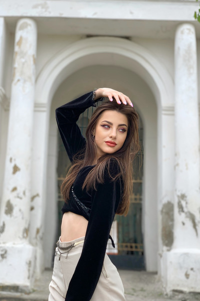 Dynamic Elizaveta, 18 y.o. from Bila Tserkva, Ukraine with Chestnut hair — VeronikaLove