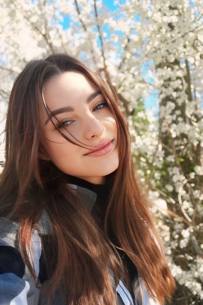 Dynamic Elizaveta, 19 y.o. from Bila Tserkva, Germany with Chestnut hair — VeronikaLove