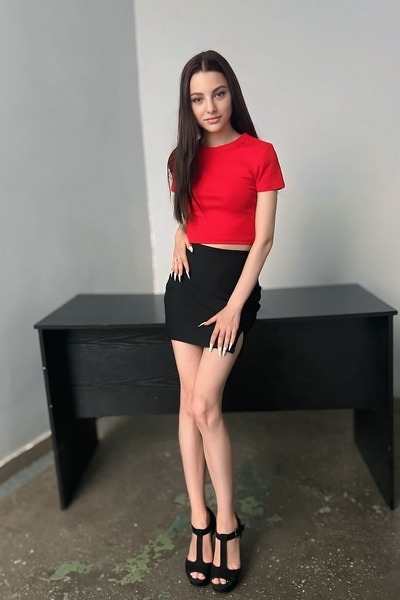 Dynamic Elizaveta, 20 y.o. from Bila Tserkva, Germany with Chestnut hair — VeronikaLove