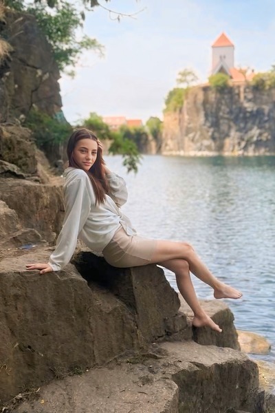 Dynamic Elizaveta, 19 y.o. from Bila Tserkva, Germany with Chestnut hair — VeronikaLove