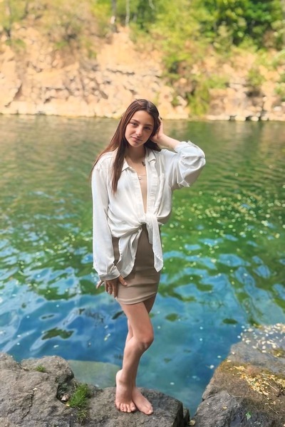 Dynamic Elizaveta, 19 y.o. from Bila Tserkva, Germany with Chestnut hair — VeronikaLove