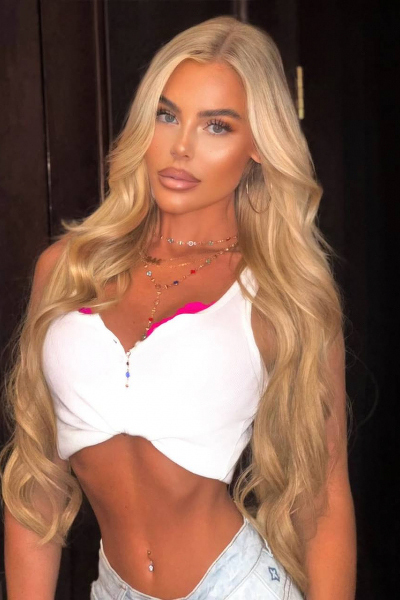 Graceful Presence: Elli Jay, 29 y.o. from Liverpool, United Kingdom — VeronikaLove