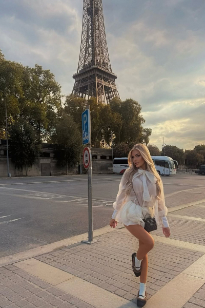 Graceful Presence: Elli Jay, 29 y.o. from Liverpool, United Kingdom — VeronikaLove