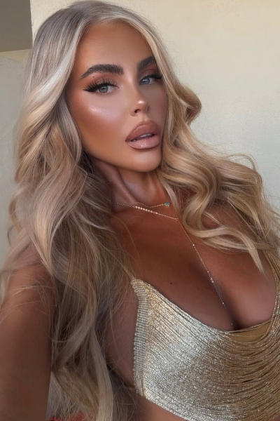 Graceful Presence: Elli Jay, 29 y.o. from Liverpool, United Kingdom — VeronikaLove