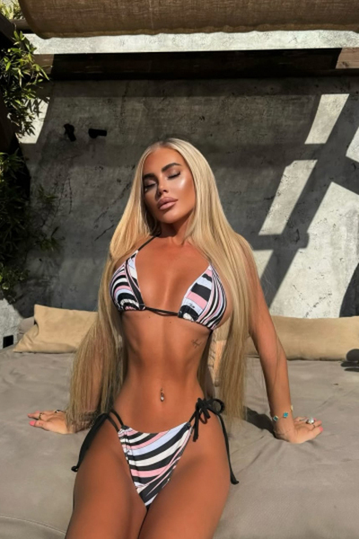 Graceful Presence: Elli Jay, 29 y.o. from Liverpool, United Kingdom — VeronikaLove