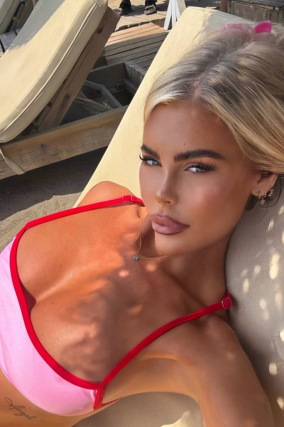 Graceful Presence: Elli Jay, 29 y.o. from Liverpool, United Kingdom — VeronikaLove