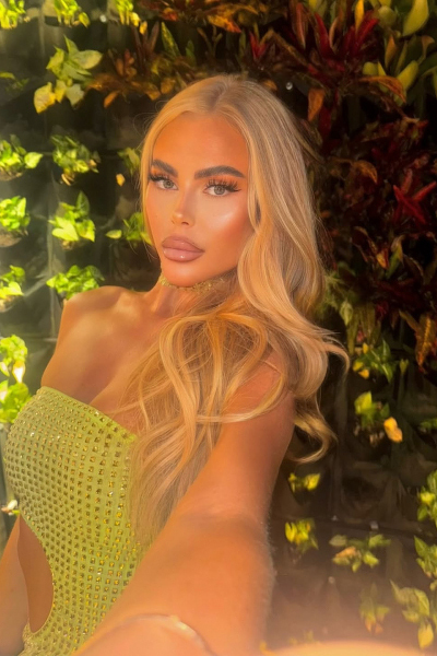 Graceful Presence: Elli Jay, 29 y.o. from Liverpool, United Kingdom — VeronikaLove