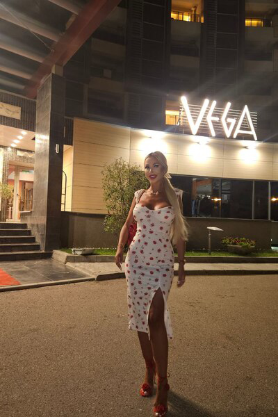 Graceful Radiance: Cuc-Pintea, 40 y.o. from Judetul Satu Mare, Romania — VeronikaLove